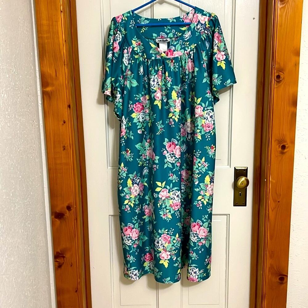 Vintage nightgown Size 1X-2X - Picture 11 of 14